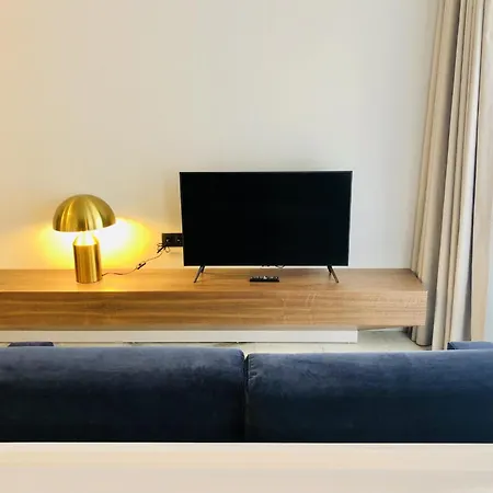 Bright And Spacious In Apartment