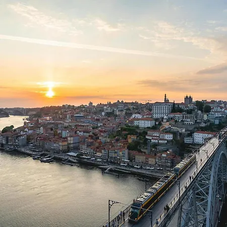 Apartment Bright And Spacious In Porto