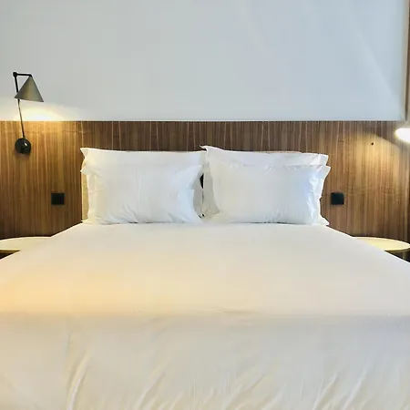 公寓 Bright And Spacious In *