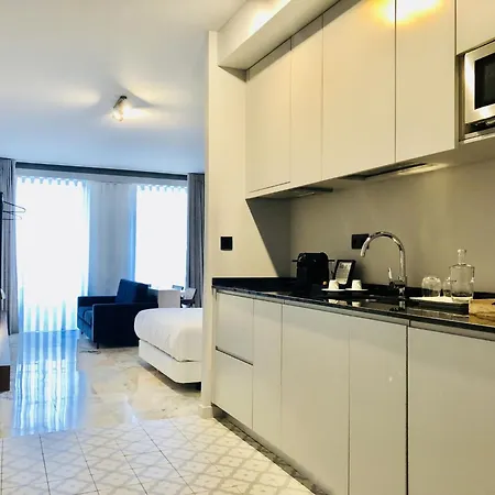 Apartment Bright And Spacious In Porto