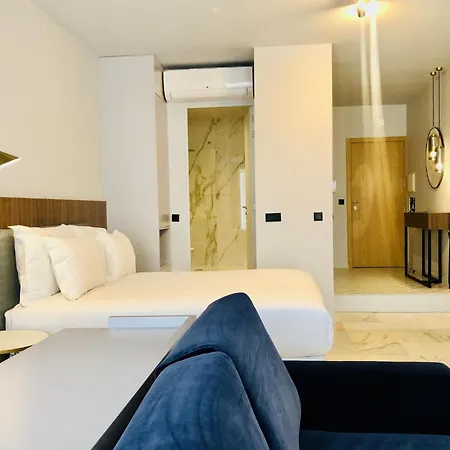 Bright And Spacious In Apartment