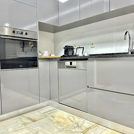 Apartment Bright And Spacious In
