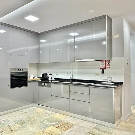 Bright And Spacious In Apartment Porto