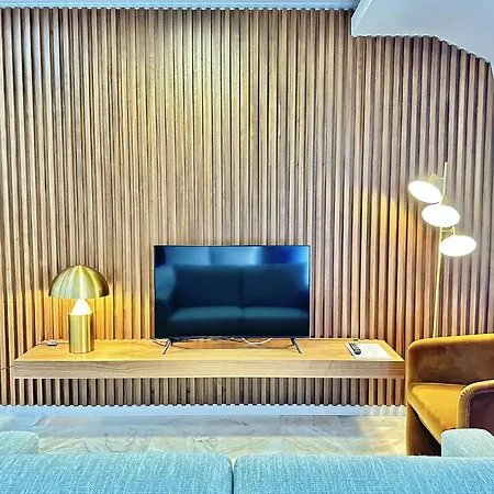 Bright And Spacious In Apartment