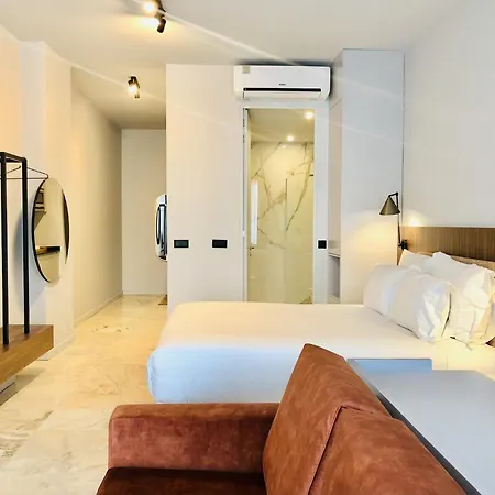 Bright And Spacious In Apartment