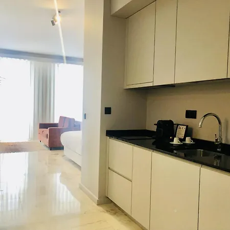 Bright And Spacious In Apartment