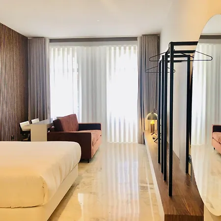 Bright And Spacious In Apartment *