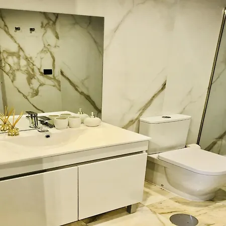 Bright And Spacious In Apartment *