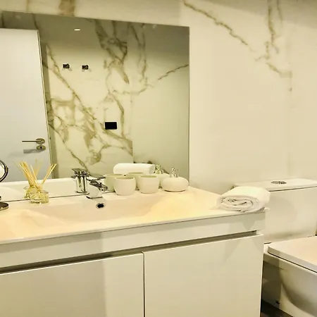 Bright And Spacious In Porto